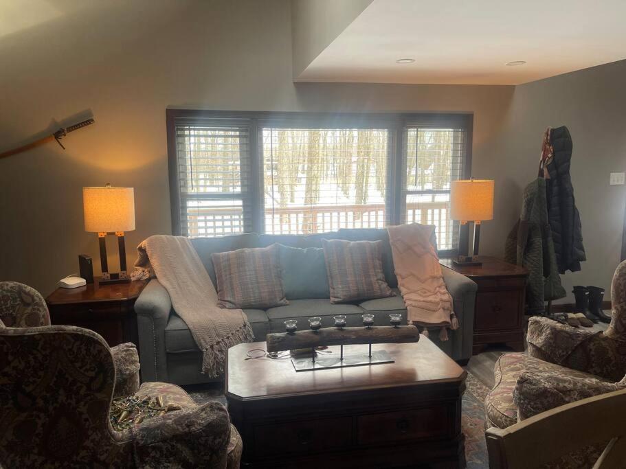 Rustic Arrowhead Lodge Pocono Lake Экстерьер фото