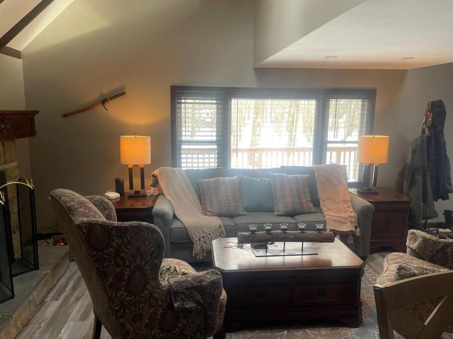 Rustic Arrowhead Lodge Pocono Lake Экстерьер фото