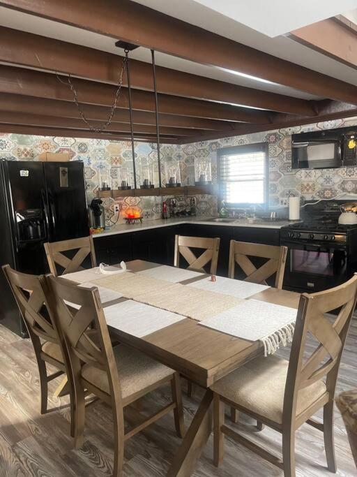 Rustic Arrowhead Lodge Pocono Lake Экстерьер фото