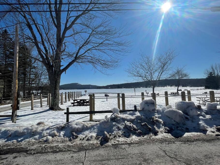 Rustic Arrowhead Lodge Pocono Lake Экстерьер фото