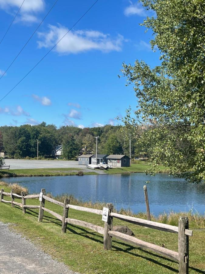 Rustic Arrowhead Lodge Pocono Lake Экстерьер фото