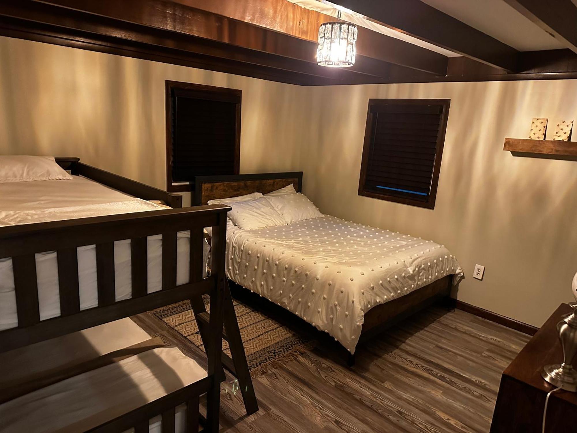 Rustic Arrowhead Lodge Pocono Lake Экстерьер фото