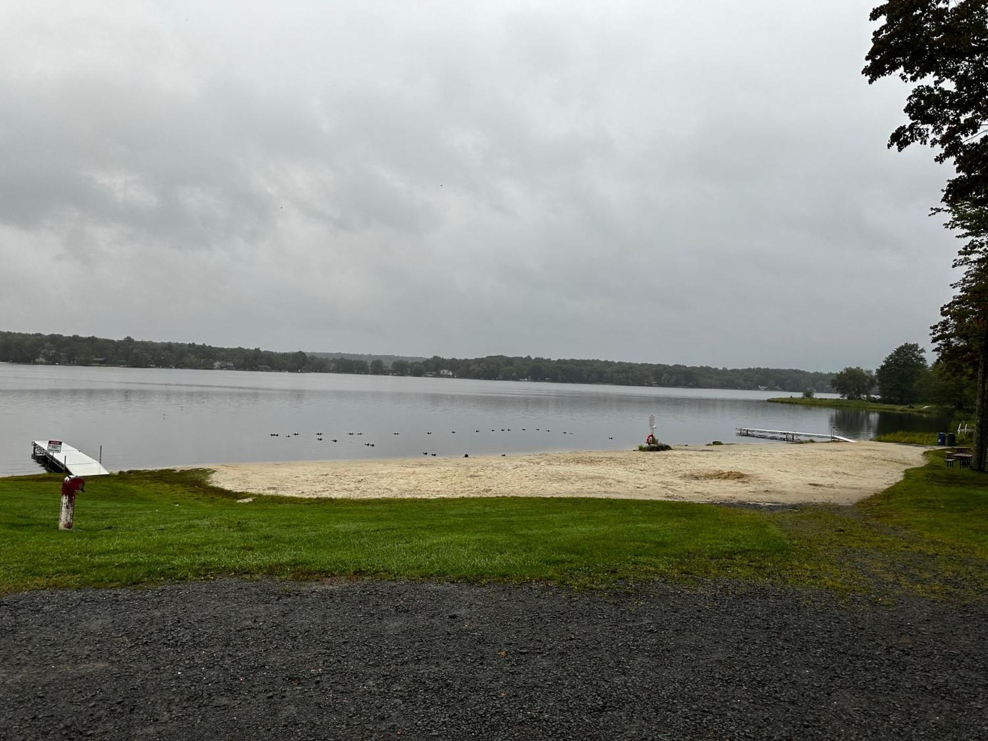 Rustic Arrowhead Lodge Pocono Lake Экстерьер фото